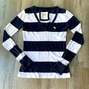 Abercrombie fitch v neck